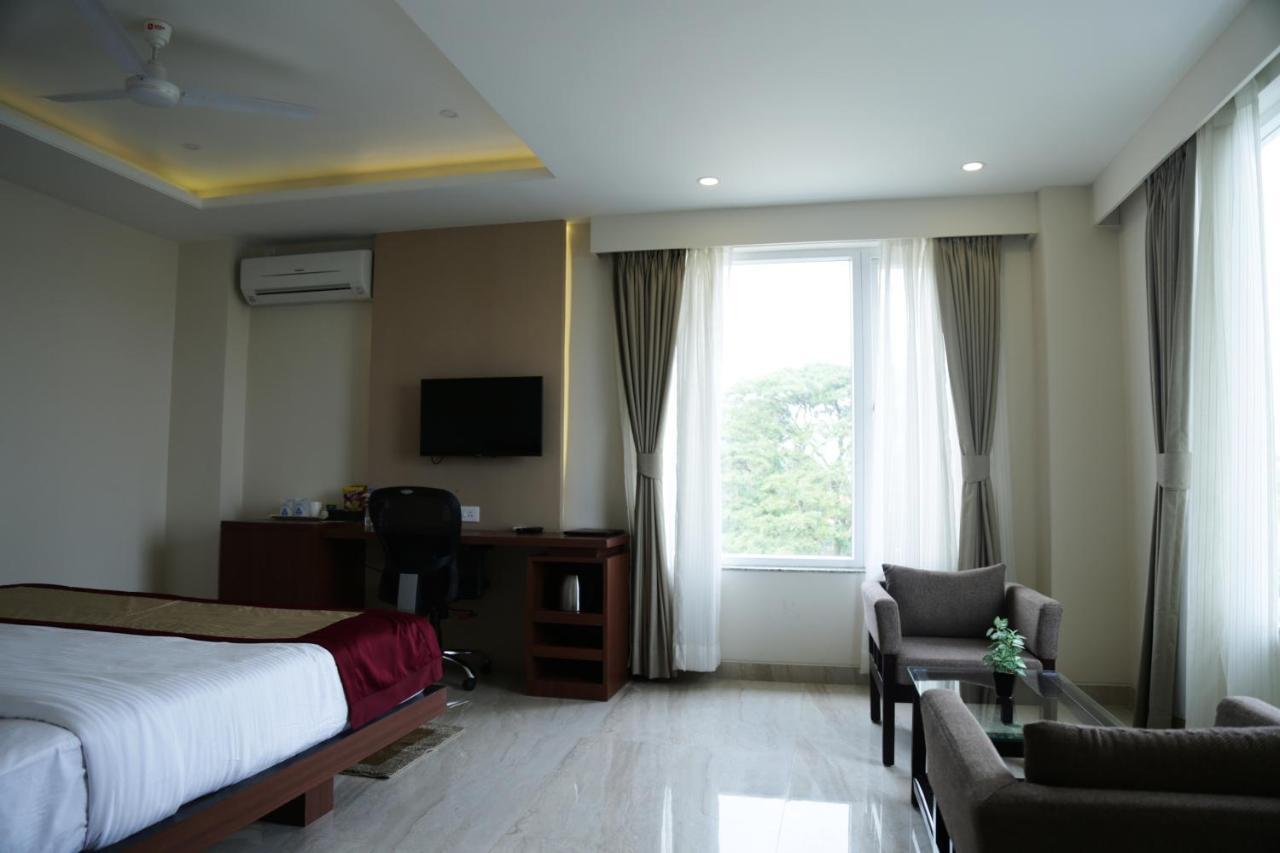 Hotel Prism - A Boutique Hotel Jorhāt المظهر الخارجي الصورة