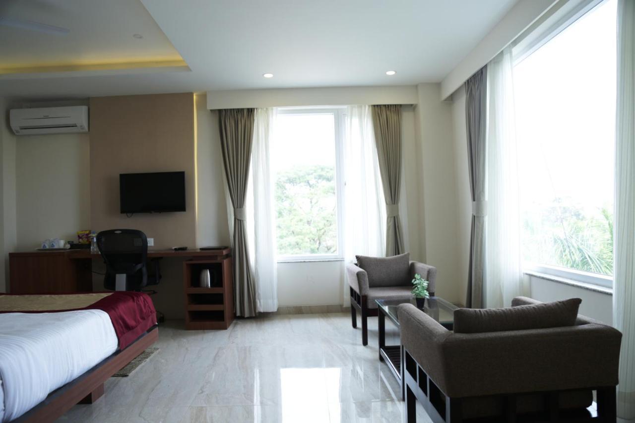 Hotel Prism - A Boutique Hotel Jorhāt المظهر الخارجي الصورة