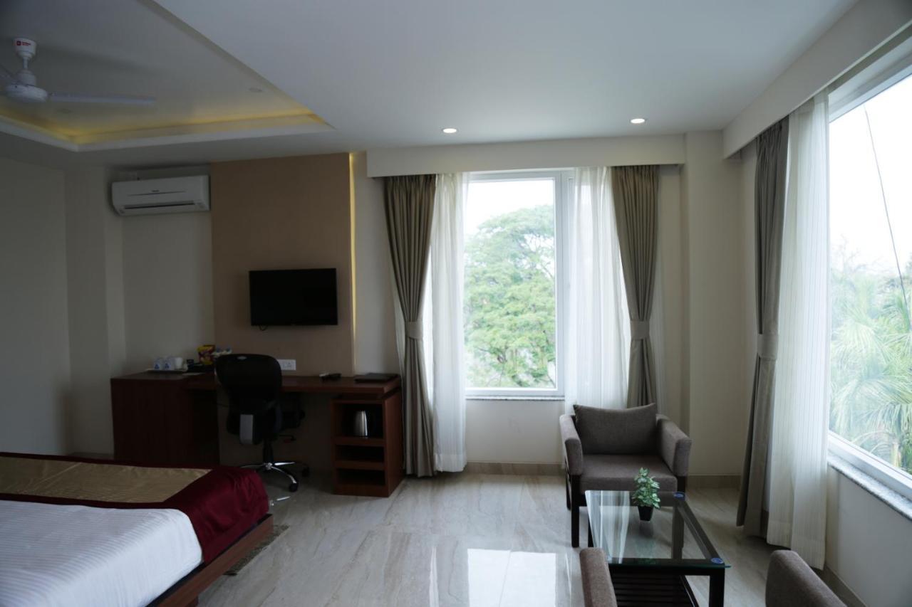 Hotel Prism - A Boutique Hotel Jorhāt المظهر الخارجي الصورة