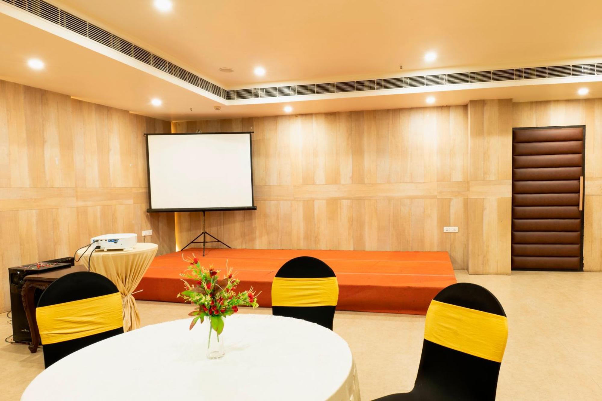 Hotel Prism - A Boutique Hotel Jorhāt المظهر الخارجي الصورة