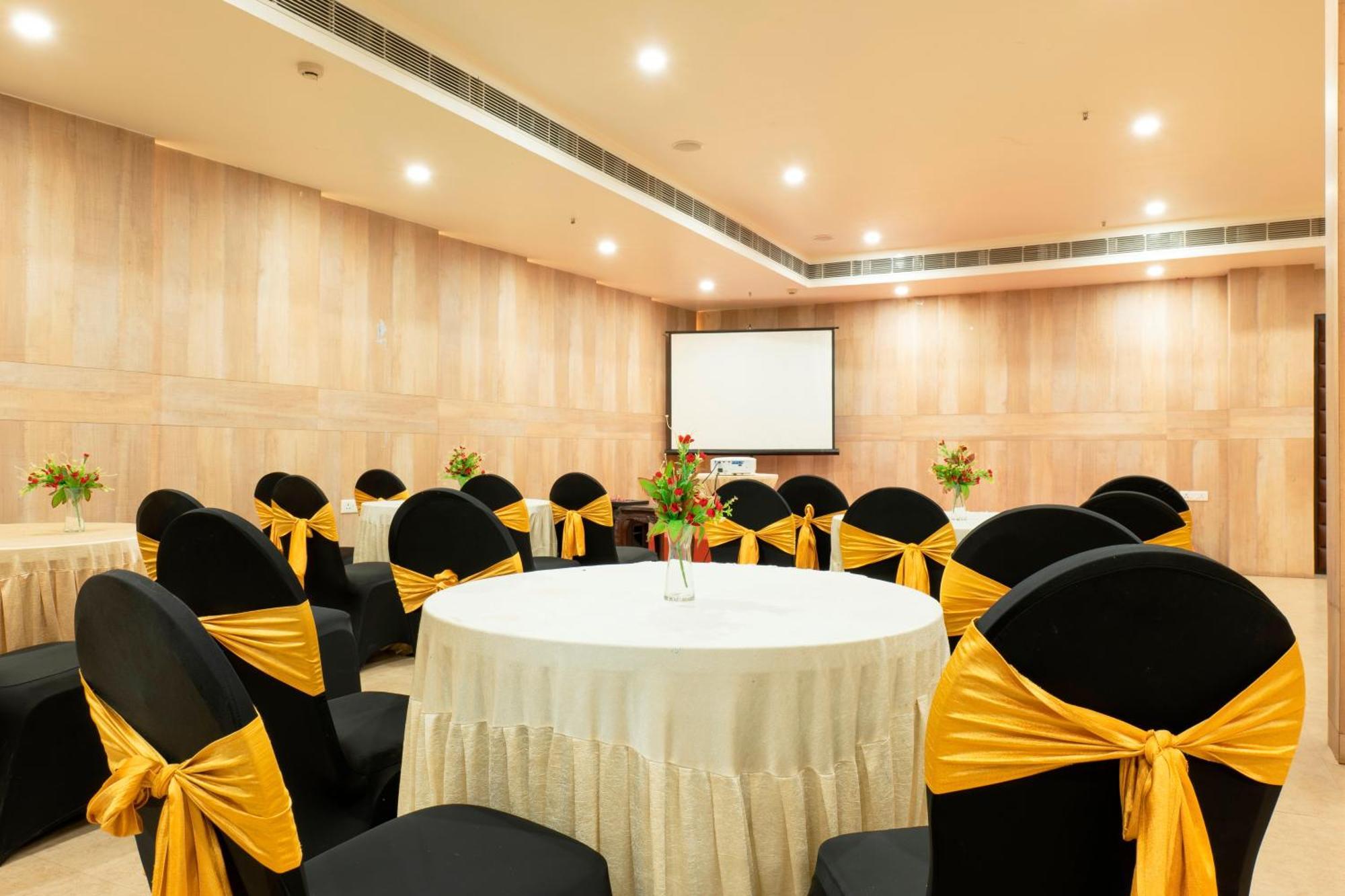 Hotel Prism - A Boutique Hotel Jorhāt المظهر الخارجي الصورة