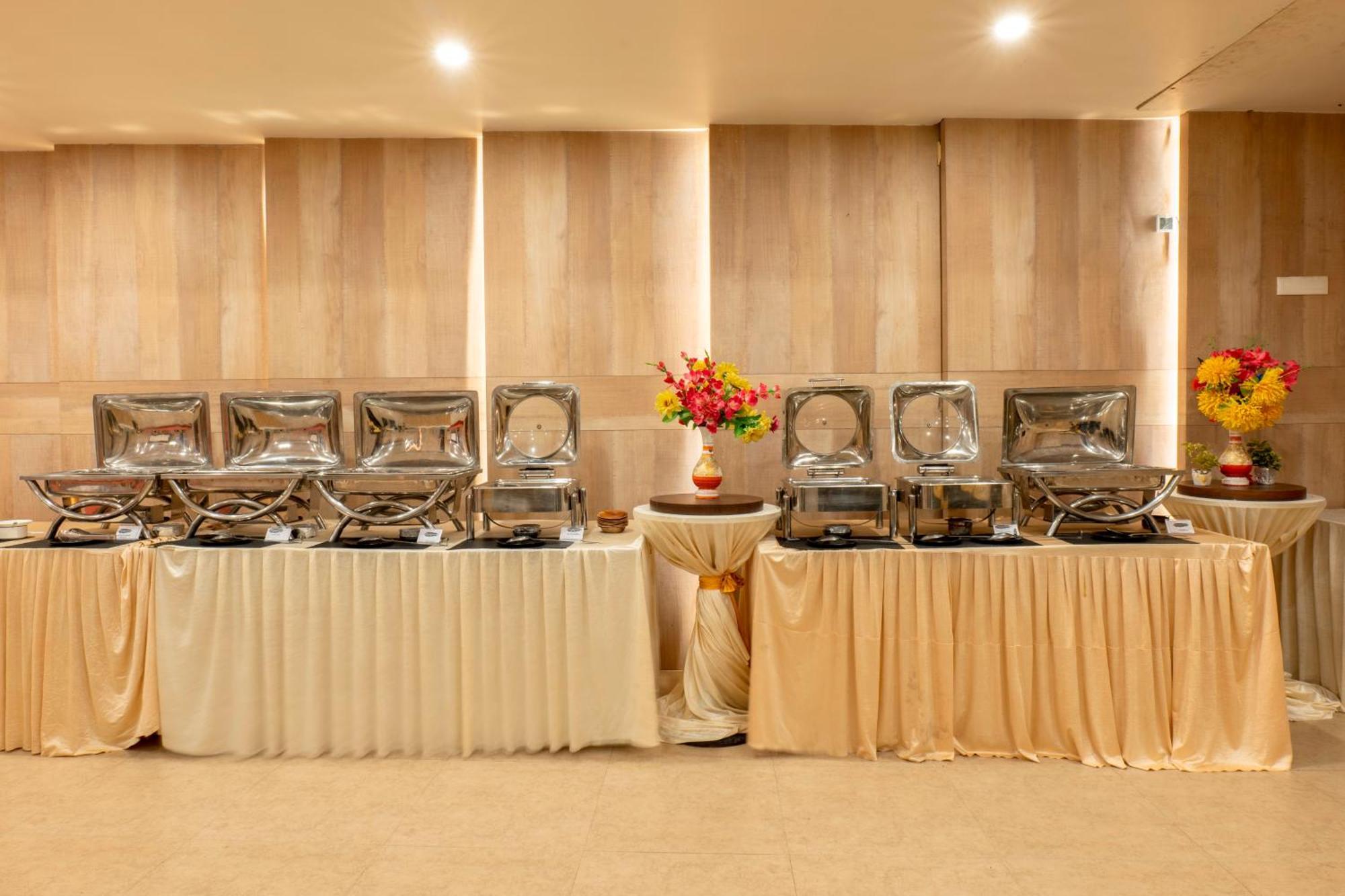 Hotel Prism - A Boutique Hotel Jorhāt المظهر الخارجي الصورة
