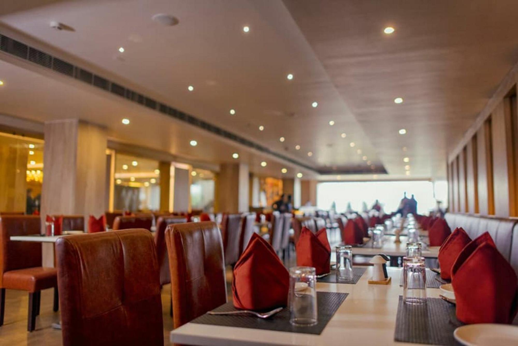Hotel Prism - A Boutique Hotel Jorhāt المظهر الخارجي الصورة